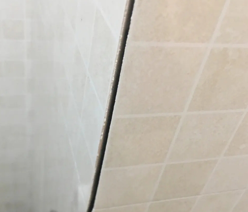 科尔沁左翼中瓷砖空鼓维修公司分享阳台瓷砖脱落的修复过程可以分为以下几个步骤