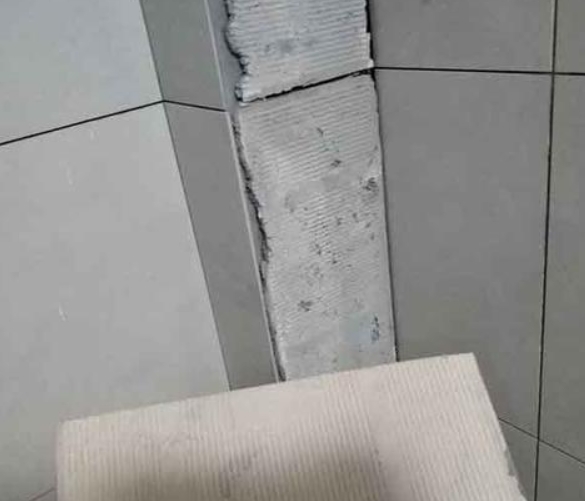 科尔沁左翼中瓷砖空鼓维修公司分享下厨房瓷砖脱落的补救措施。